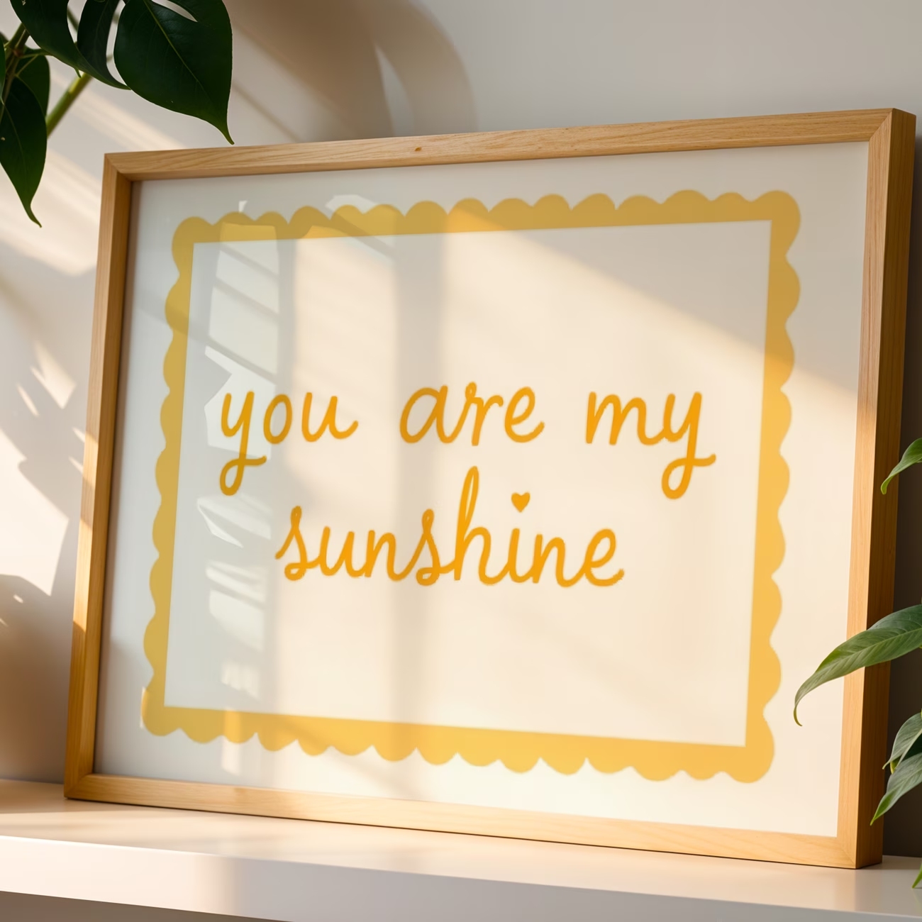 Home Decor Yellow - モダンな「You Are My Sunshine」の引用句ウォールアート、黄色のスカラップボーダープリント、保育園や寝室の家の装飾用キャンバスポスタープリント