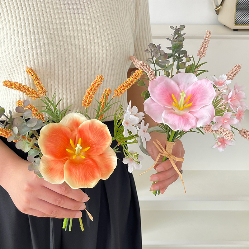 Home Decor Tulip - チューリップ手持ち花シミュレーションウェディングパーティー誕生日花偽ユーカリ耳花束花瓶フラワーアレンジメント飾り
