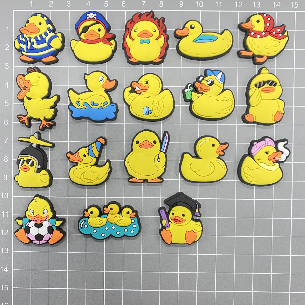 漫画黄色のアヒルの靴チャームピンクロックスフラワーホールシュ - Home Decor Yellow のレビューと価格