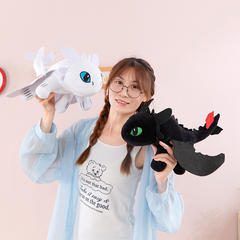 ドラゴンを飼いならす方法 ナイト・フューリー アニメスタイル - Decorative Throw Pillow のレビューと価格