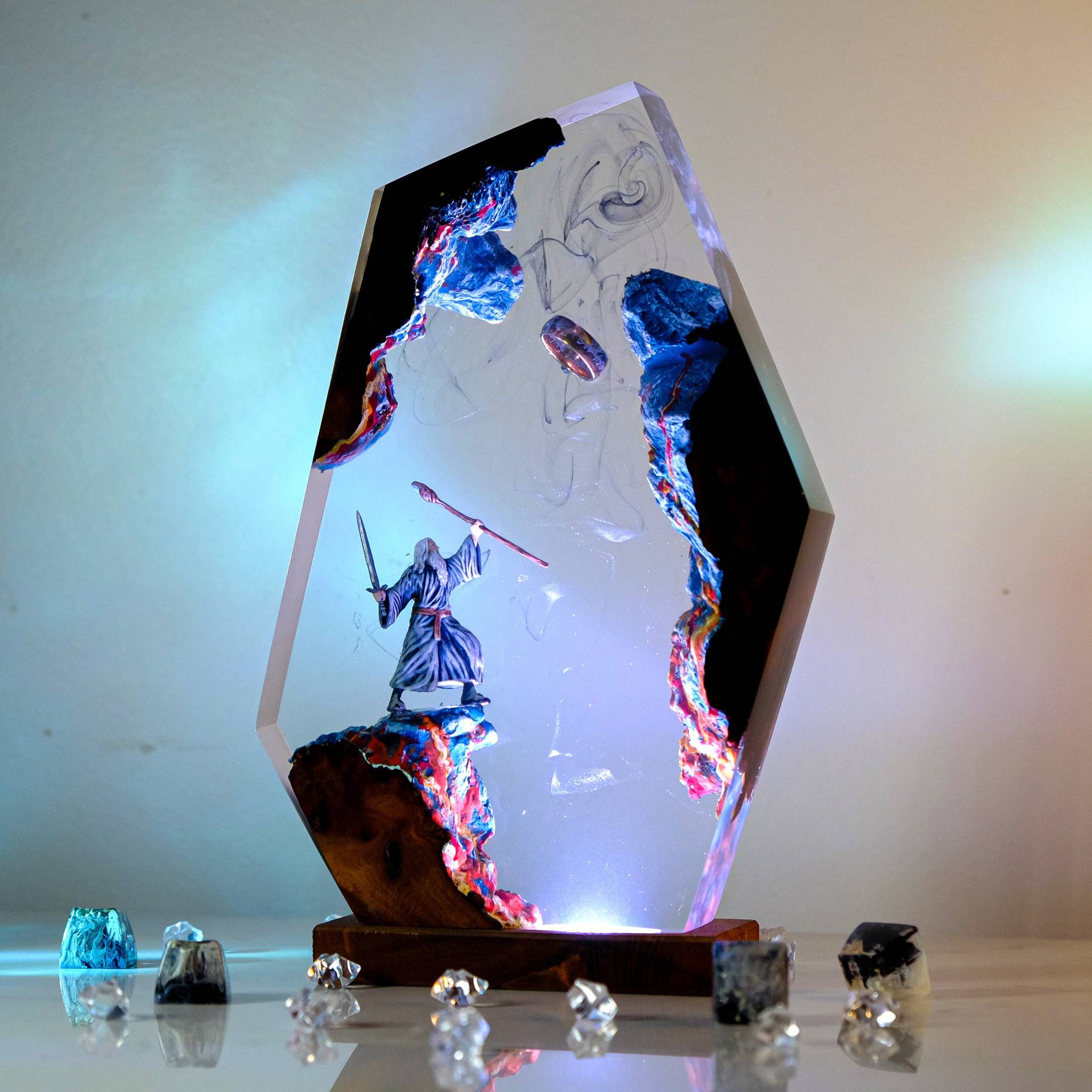 映画シーンフィギュアテーブル樹脂ランプマジックリングカラフル - Home Decor Resin のレビューと価格
