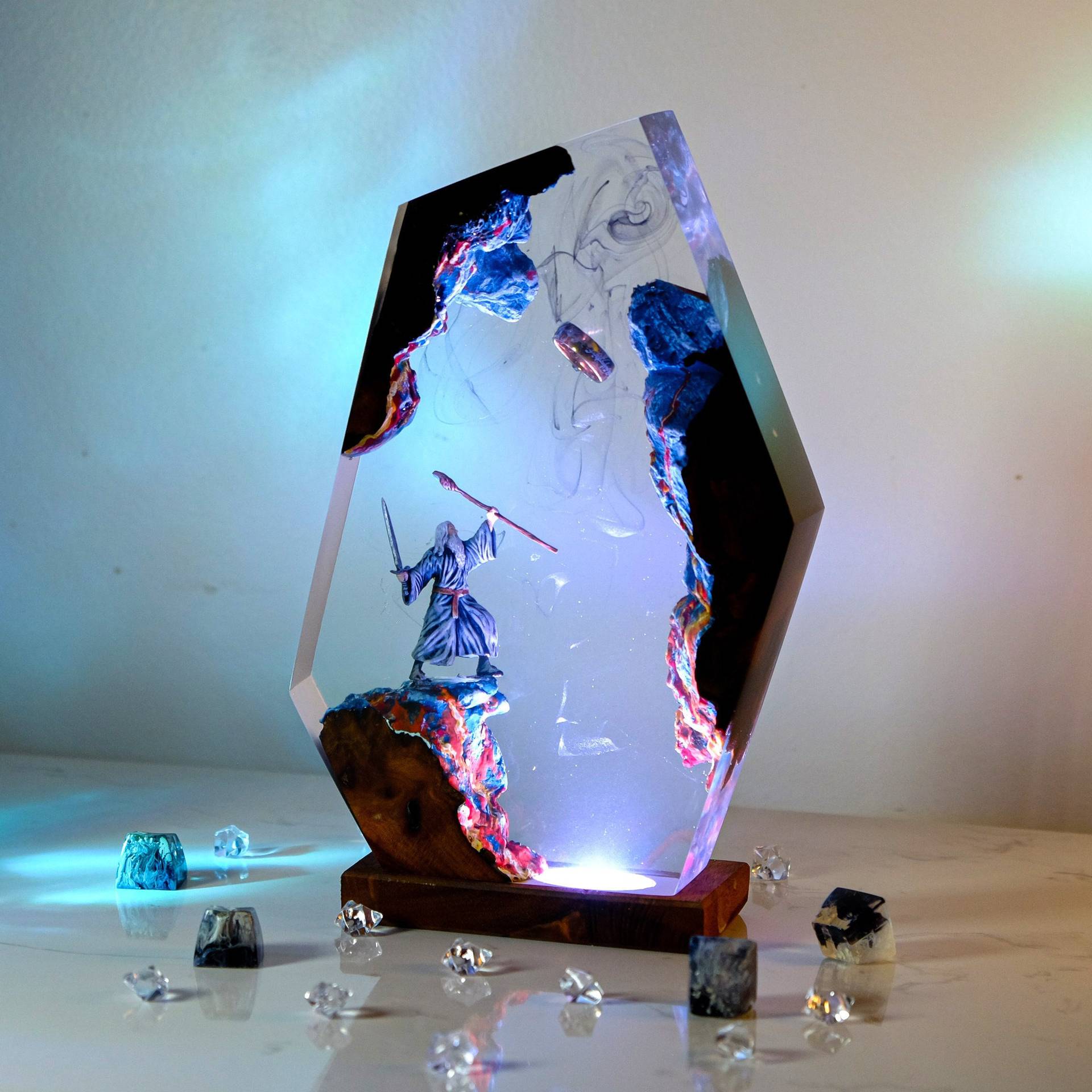 映画シーンフィギュアテーブル樹脂ランプマジックリングカラフル - Home Decor Resin のレビューと価格