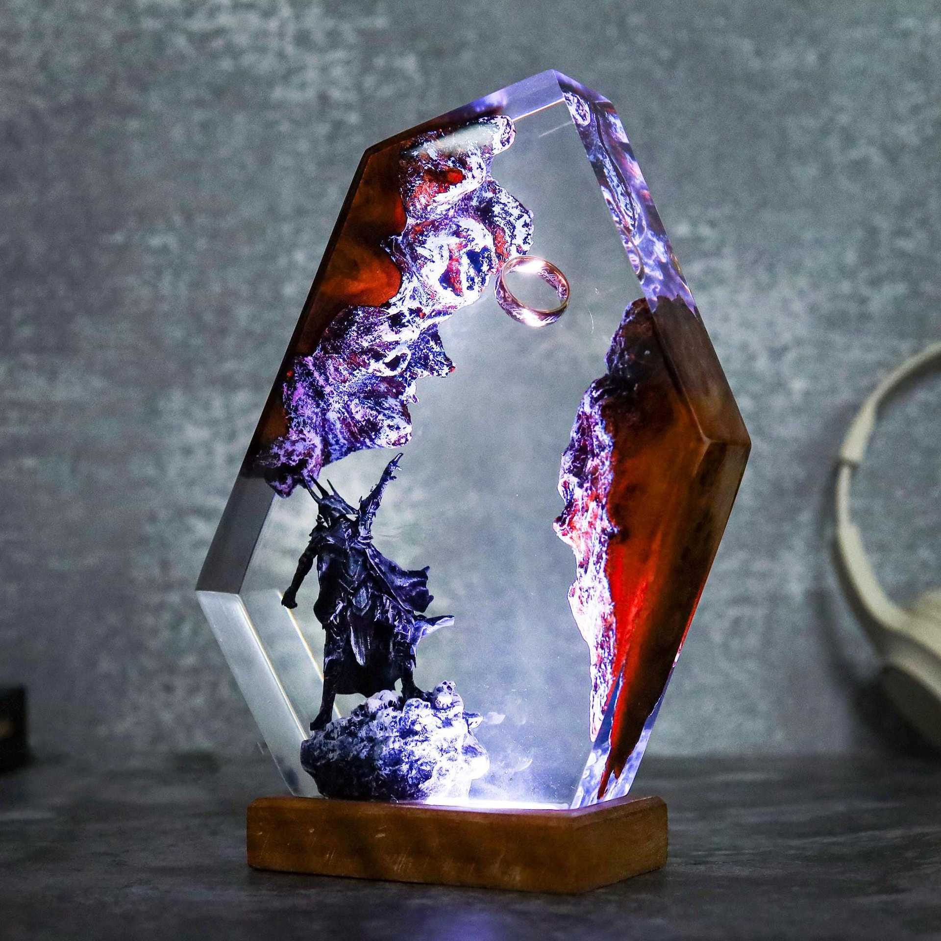 映画シーンフィギュアテーブル樹脂ランプマジックリングカラフル - Home Decor Resin のレビューと価格